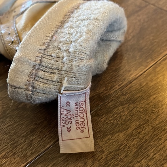 Isotoner “warm-ups” Gloves one size - Picture 4 of 9